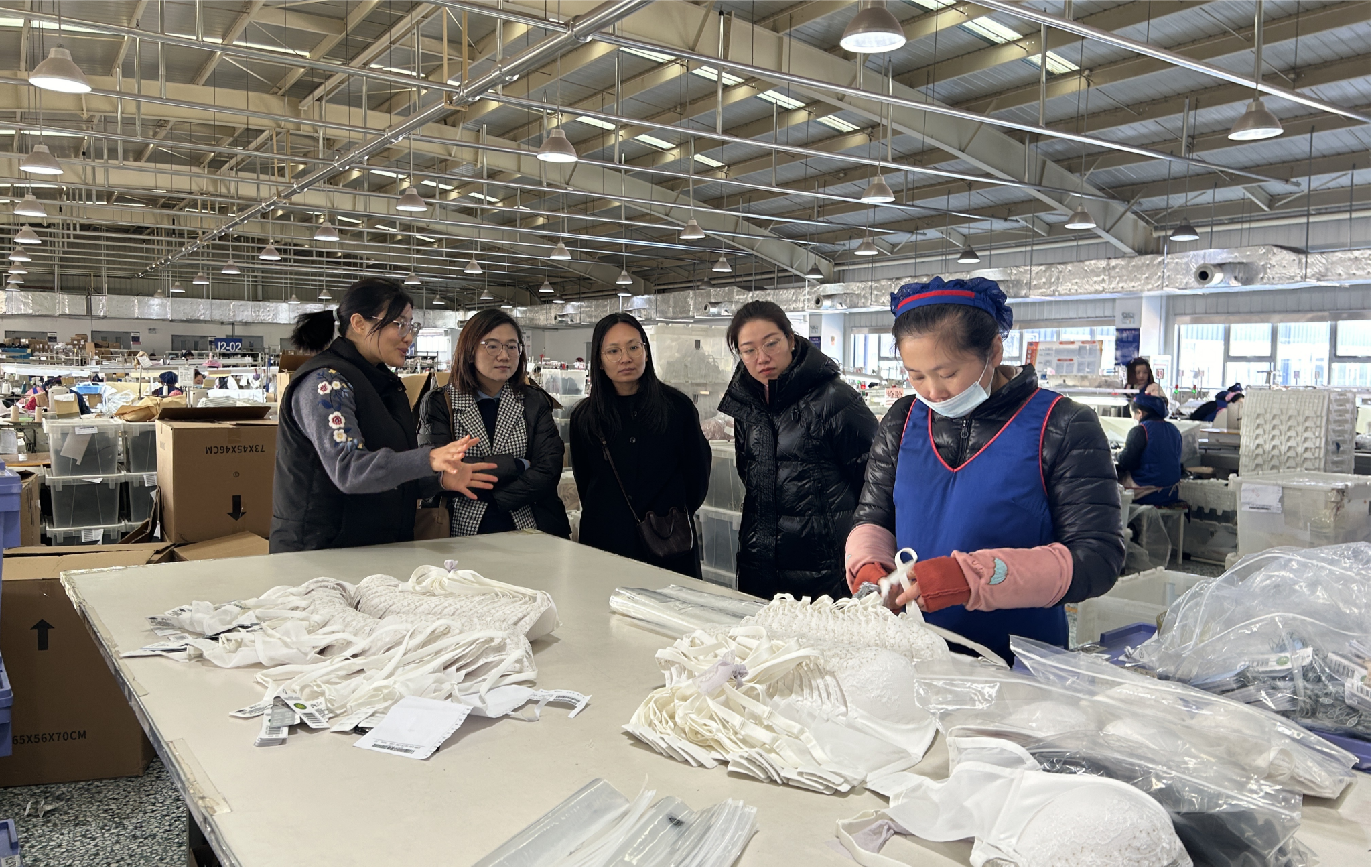 服装艺术系赴安莉芳服装有限公司 开展访企拓岗考察行动