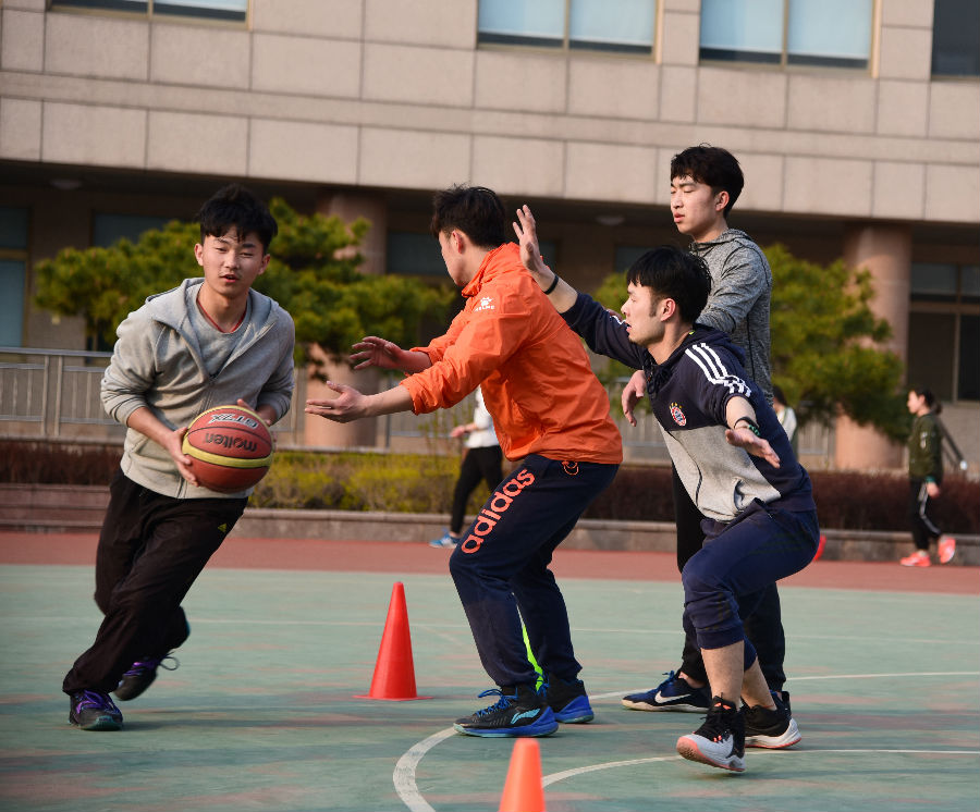 聋人篮球运动员训练 (2).jpg